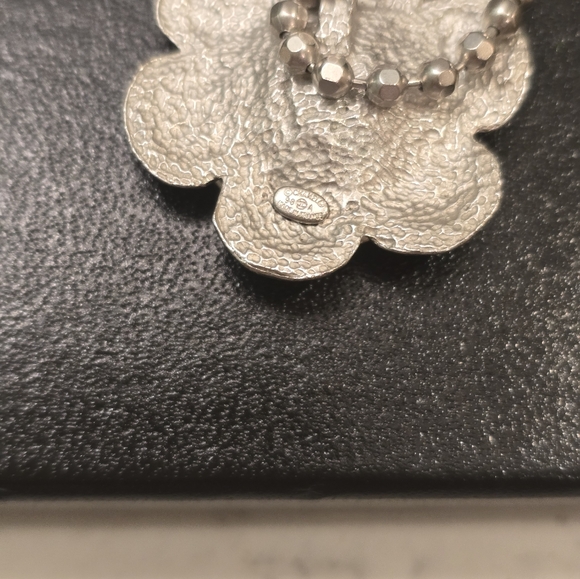 A beautiful brushed silver CHANEL Camillia necklace! - Picture 5 of 6